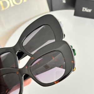 DIO-8952305