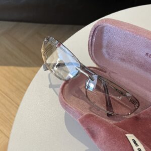 MIU-1828348
